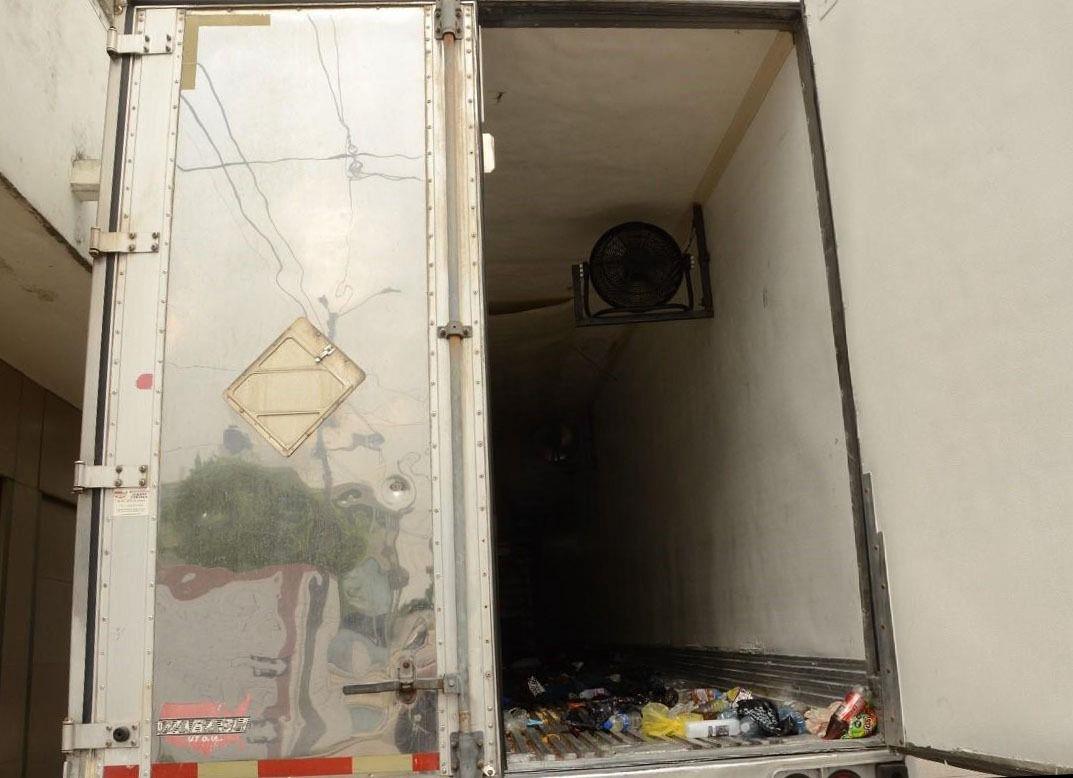 Sentencian a "pollero" por trasladar a 189 migrantes en interior de tráiler en carretera de Veracruz