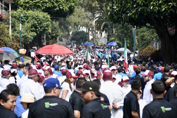 Casi 70 mil participantes en desfile del 1 de mayo en Xalapa