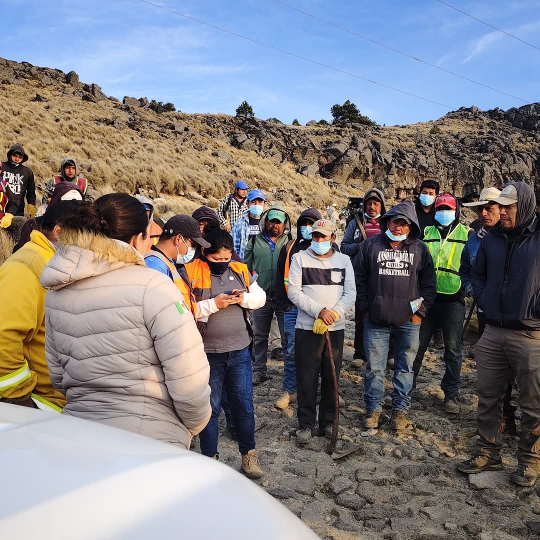 Instalan centros de acopio en apoyo a brigadistas que combaten incendios forestales en Veracruz
