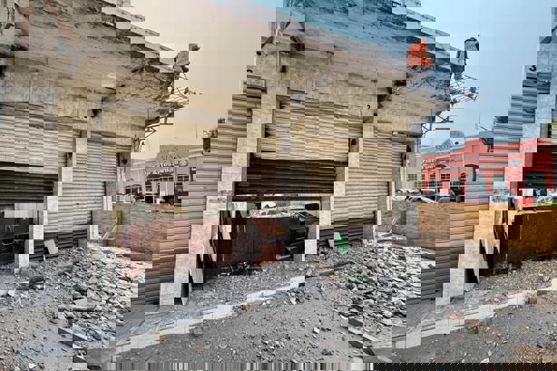 Demuelen últimos locales del mercado de artesanías en el malecón de Veracruz