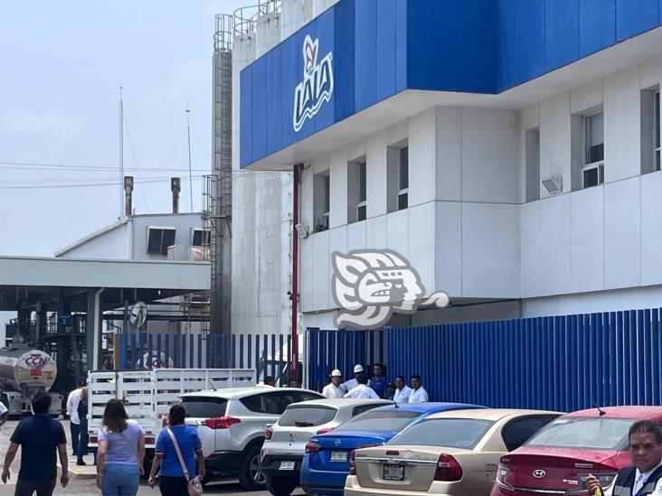 Fuerte explosión sacude a fábrica de Lala en Veracruz; hay un deceso