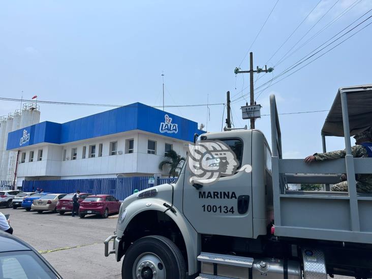 Fuerte explosión sacude a fábrica de Lala en Veracruz; hay un deceso