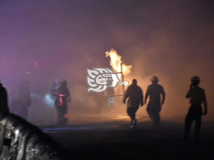 ¡Cuidado! Explota pipa en autopista Esperanza-Ciudad Mendoza (+Video)
