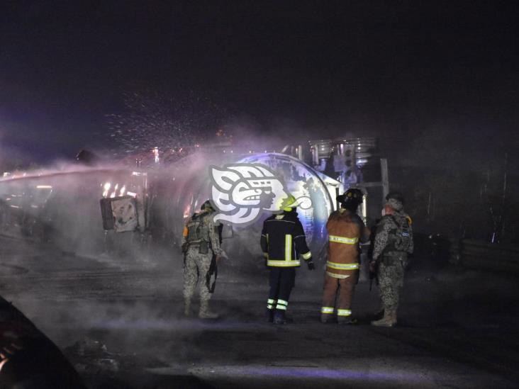 ¡Cuidado! Explota pipa en autopista Esperanza-Ciudad Mendoza (+Video)