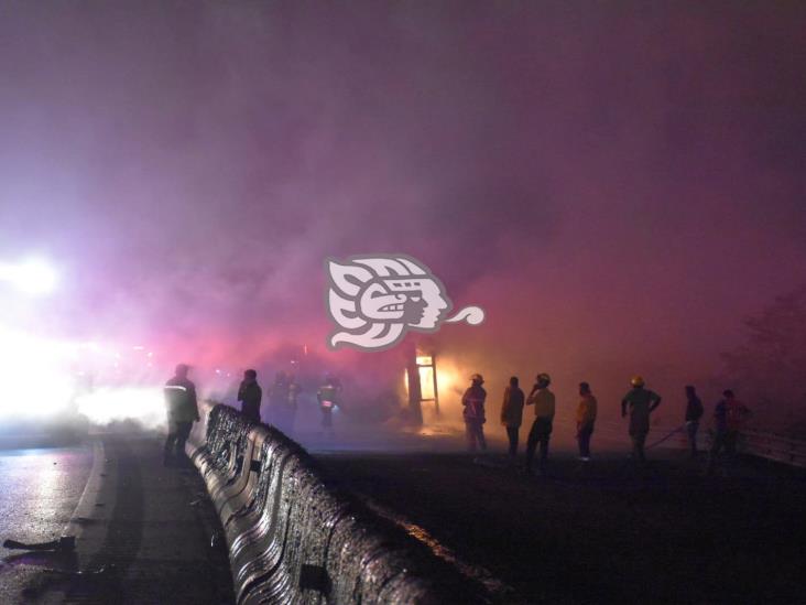 ¡Cuidado! Explota pipa en autopista Esperanza-Ciudad Mendoza (+Video)