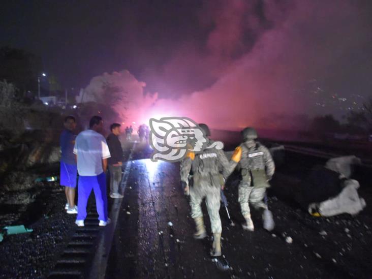 ¡Cuidado! Explota pipa en autopista Esperanza-Ciudad Mendoza (+Video)
