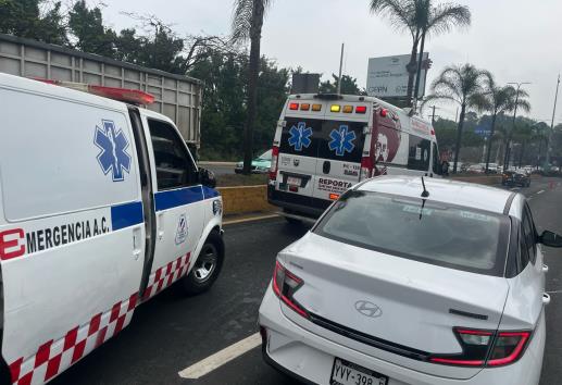 Motociclista queda herido tras brutal choque en Xalapa, frente a Plaza Américas