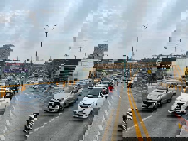 Motociclista queda herido tras brutal choque en Xalapa, frente a Plaza Américas