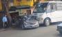 Autobús impacta a vehículo en Xalapa y genera caos vehicular