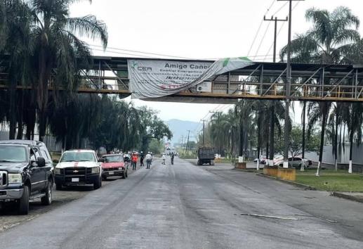 Toman palacio municipal de Atoyac y sigue bloqueo en carretera a Paso del Macho