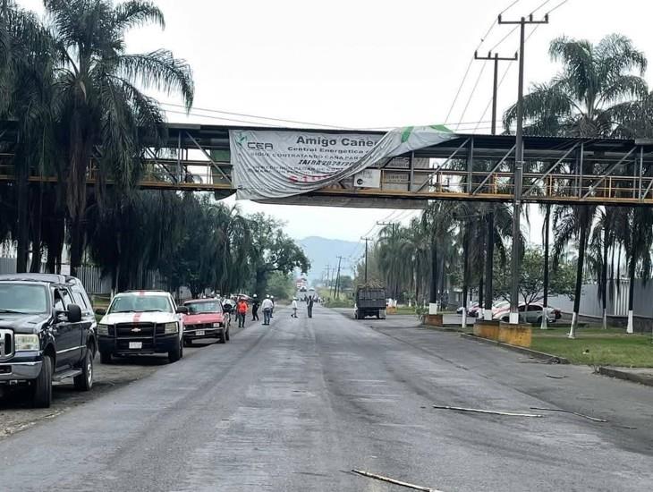 Toman palacio municipal de Atoyac y sigue bloqueo en carretera a Paso del Macho