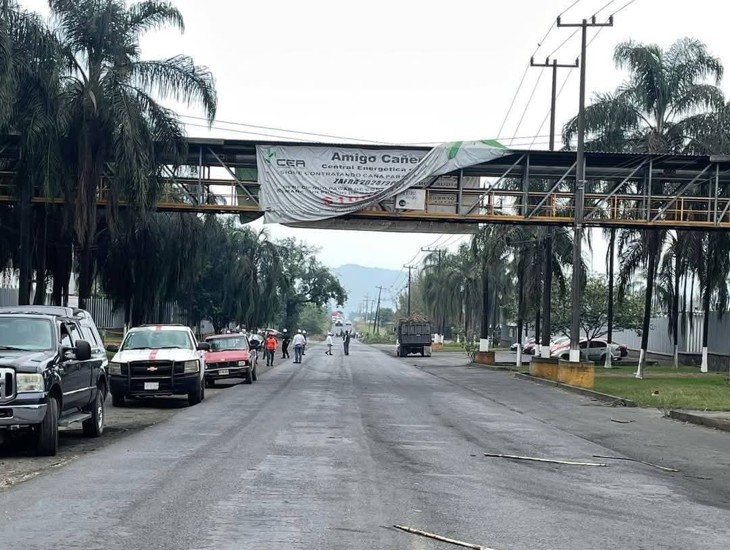 Toman palacio municipal de Atoyac y sigue bloqueo en carretera a Paso del Macho