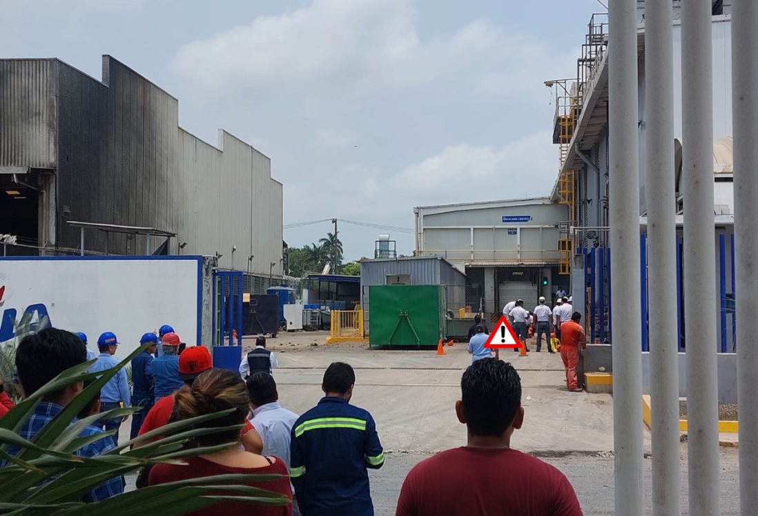Reportan explosión en fábrica de Lala en ciudad industrial de Veracruz; hay un muerto y varios lesionados