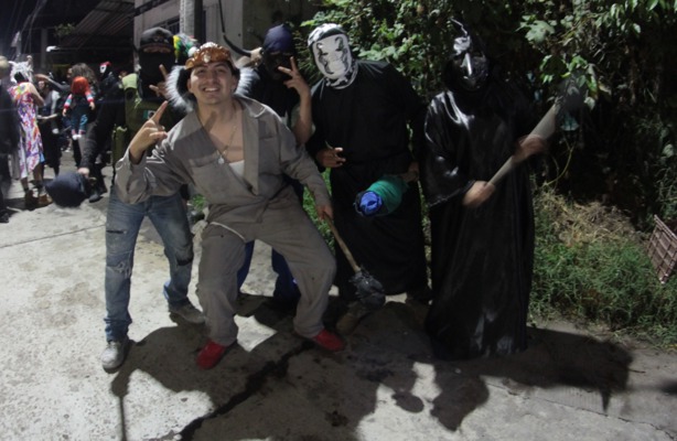 Jóvenes veracruzanos glorifican al CJNG y a El Mencho en Carnaval de Tuzamapan
