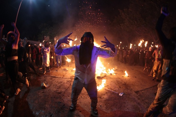 Jóvenes veracruzanos glorifican al CJNG y a El Mencho en Carnaval de Tuzamapan