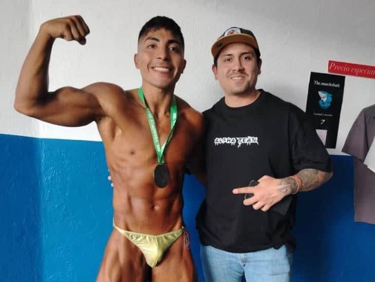 Brilla joven de Villa Cuichapa en concurso de fisicoculturismo