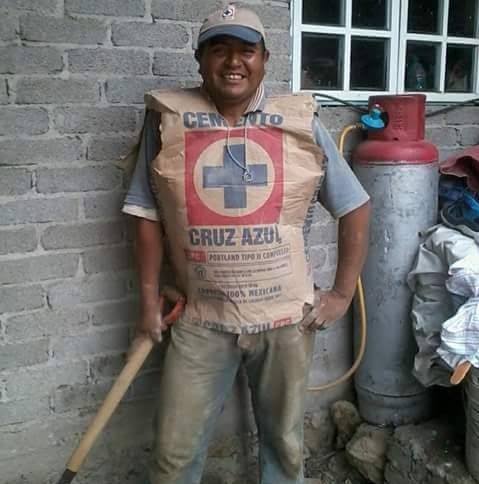 Entre colados y carcajadas: memes del Día del albañil y la Santa Cruz