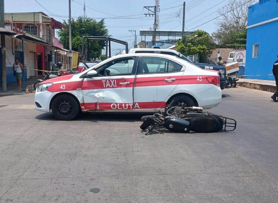 Motociclista herido tras choque en barrio de Oluta