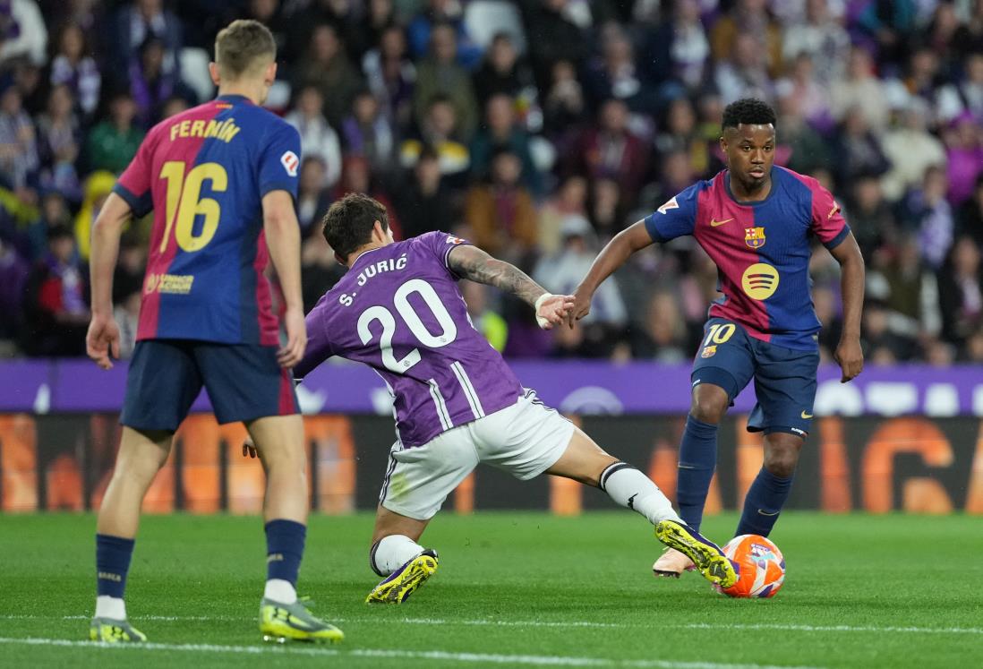 Logra Barcelona apretado triunfo ante Valladolid
