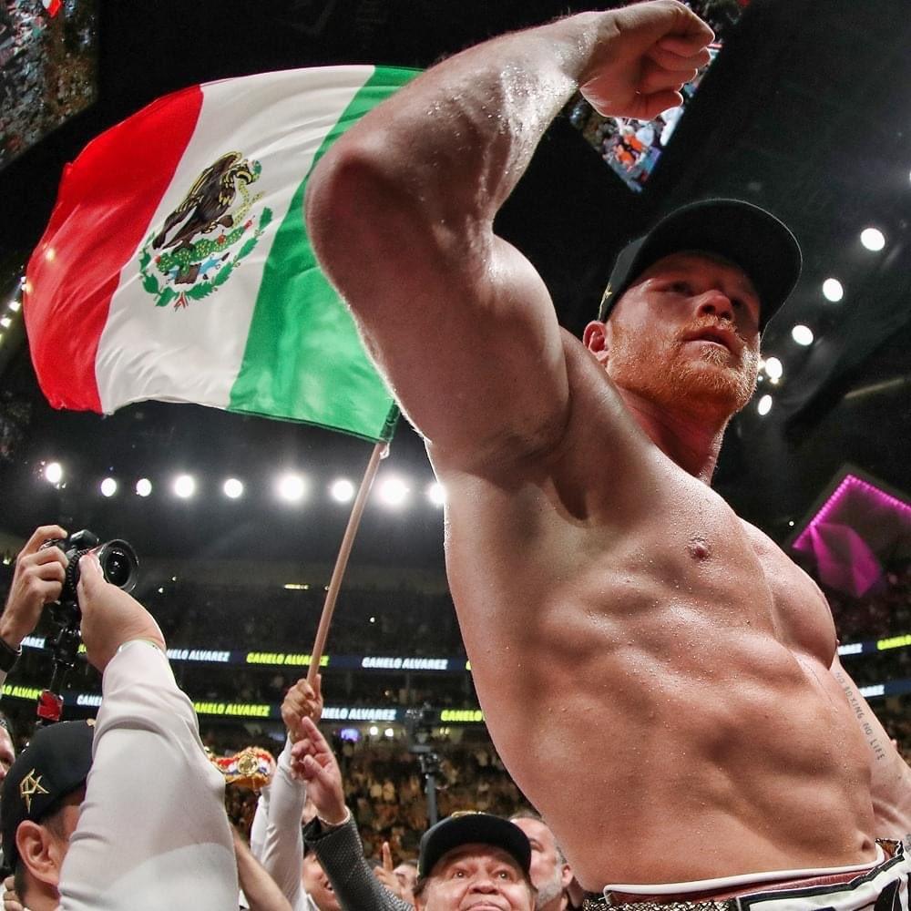 Gana Canelo Álvarez por decisión  en Arabia Saudita