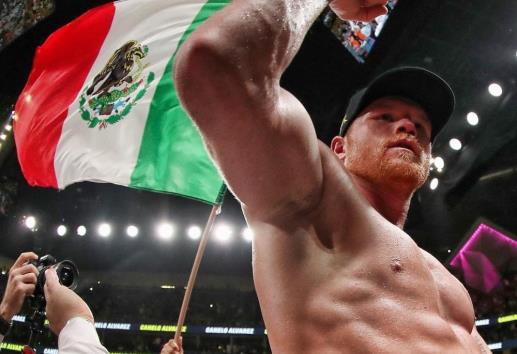 Gana Canelo Álvarez por decisión  en Arabia Saudita