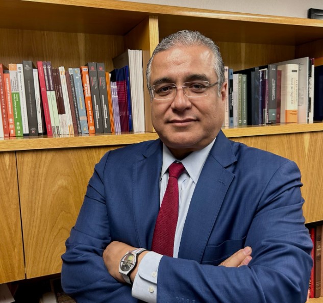 Edgar Corzo Sosa, candidato a ministro de la corte con el número 38 de color morado