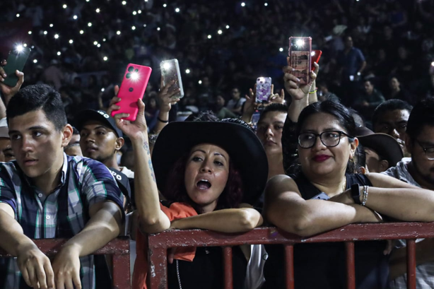 Grupo Firme enloquece Veracruz con su tour La última peda ante 18 mil asistentes