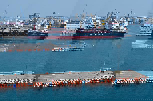 Dejan hundido a remolcador ecuatoriano en el puerto de Veracruz
