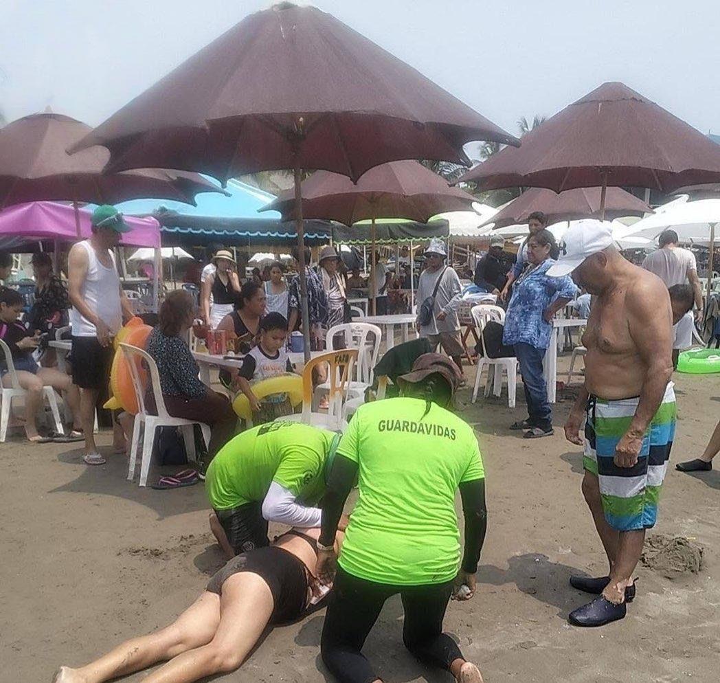 Salvan a turista en playa del puerto de Veracruz