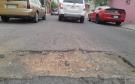 Vecinos de la colonia Marco A. Muñiz de Veracruz piden atención a baches de la zona