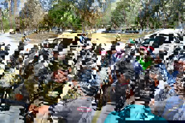 Asalto a Unidad Minera de Texistepec deja centena de detenidos y varios lesionados; amarran y golpean a vigilantes | VIDEO