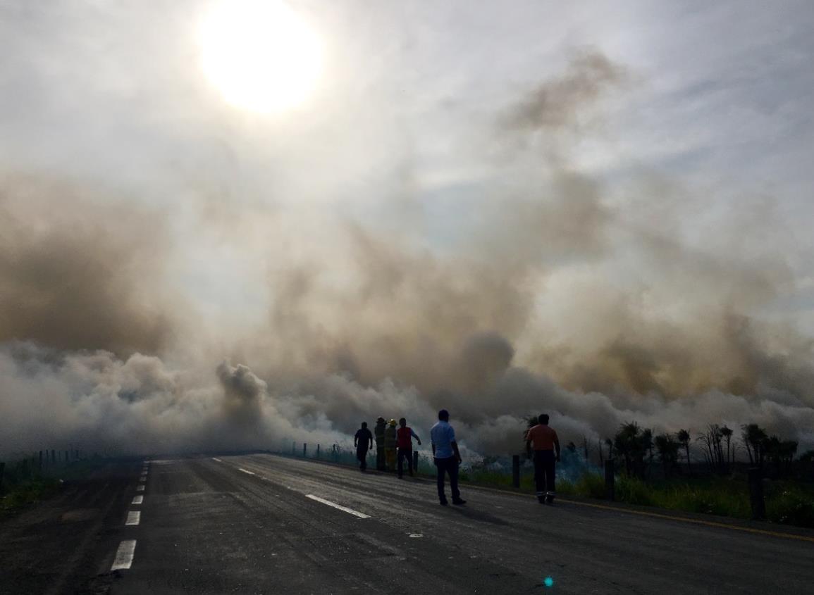 Intensas temperaturas triplican incendios de pastizales en Agua Dulce