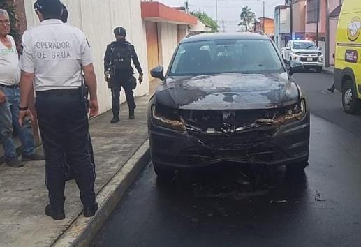 Arde camioneta estacionada en el centro de Orizaba, esto pasó (+VIDEO)