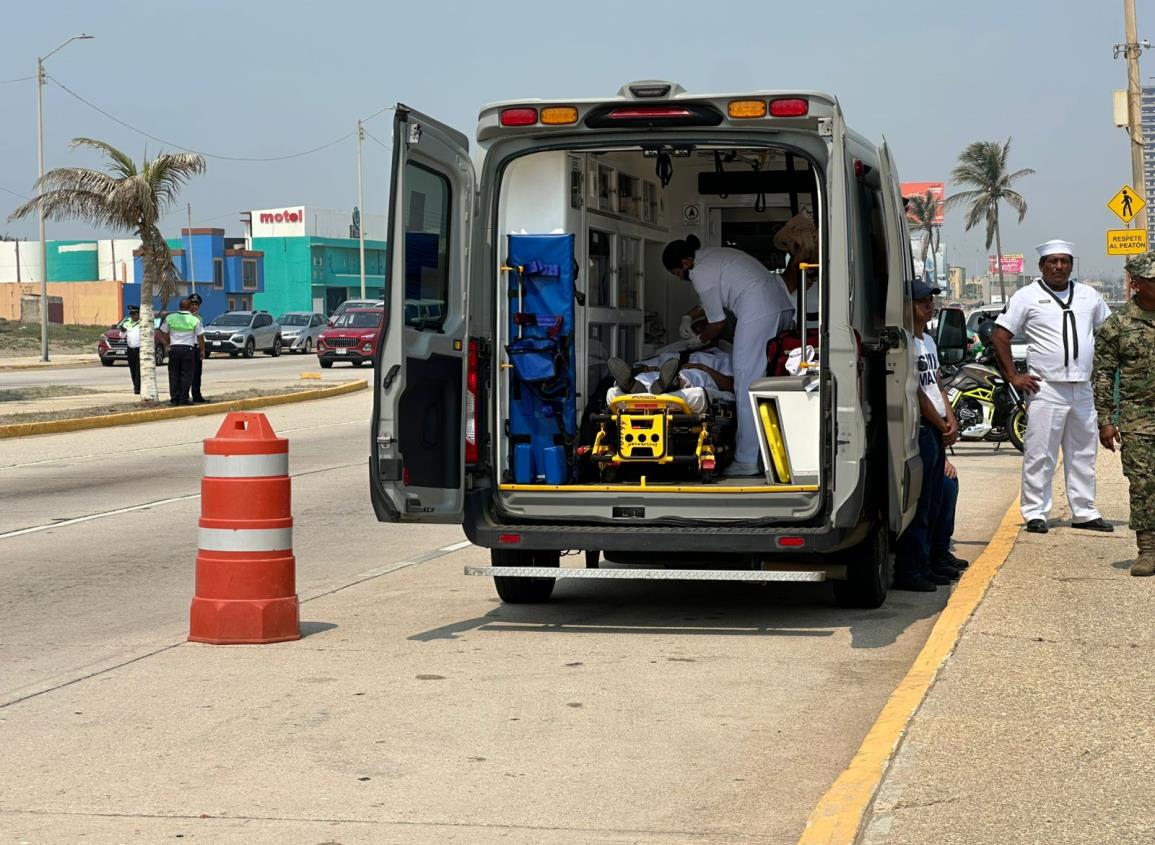 Cadete sufre golpe de calor durante la Jura del Servicio Militar en Coatzacoalcos