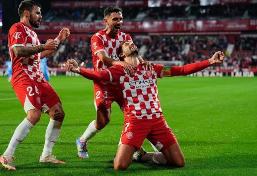 Gana Girona y se acerca a la salvación
