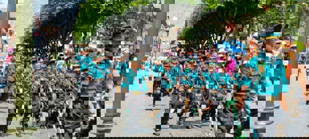 Participan casi 10 mil personas en desfile por el 5 de Mayo en Orizaba (+Video)