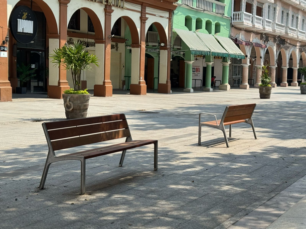Así son las nuevas bancas del Zócalo de Veracruz | VIDEO