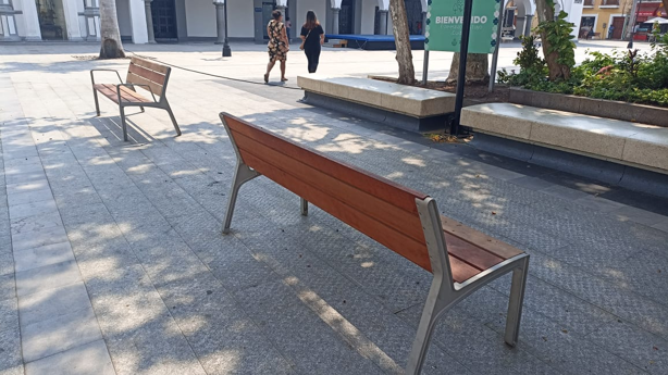 Así son las nuevas bancas del Zócalo de Veracruz | VIDEO