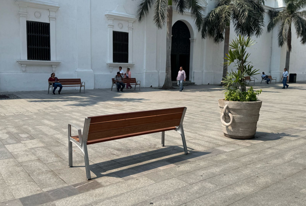 Así son las nuevas bancas del Zócalo de Veracruz | VIDEO