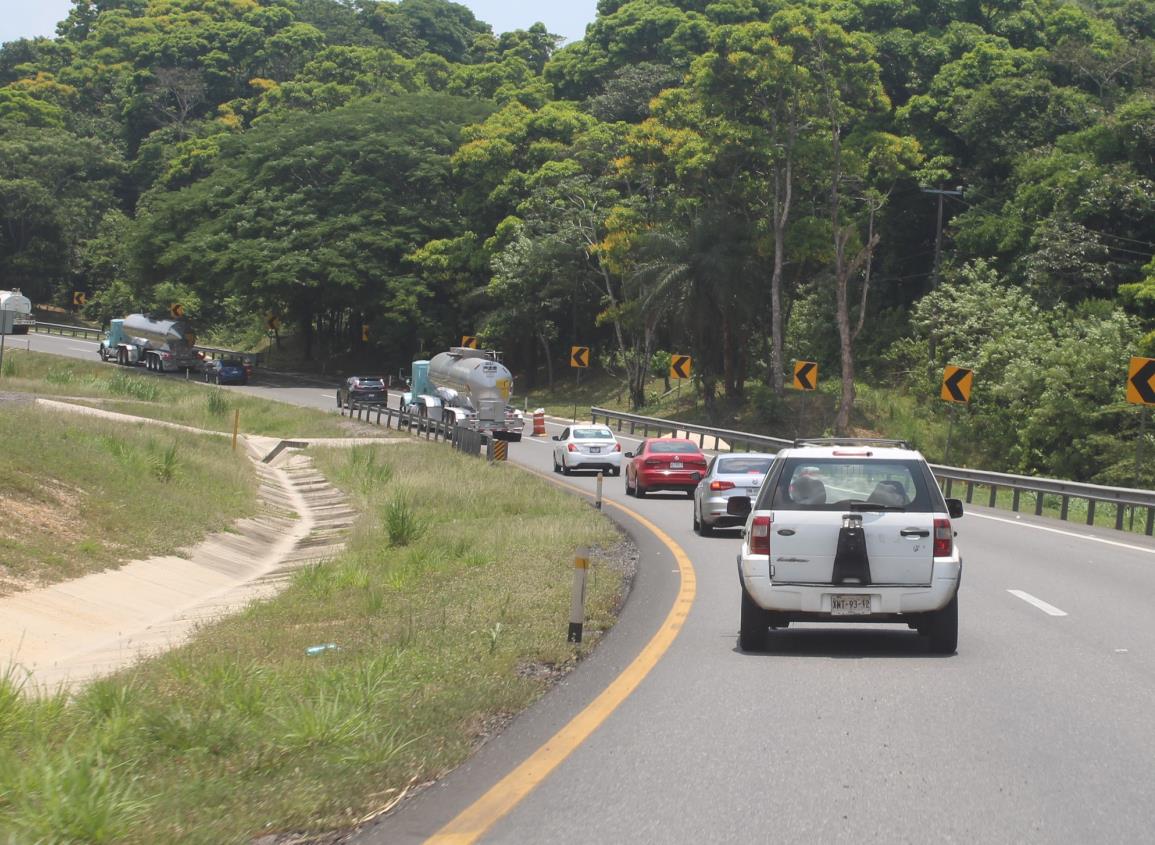 Investigan muerte de hombre en represa de zona rural de Las Choapas