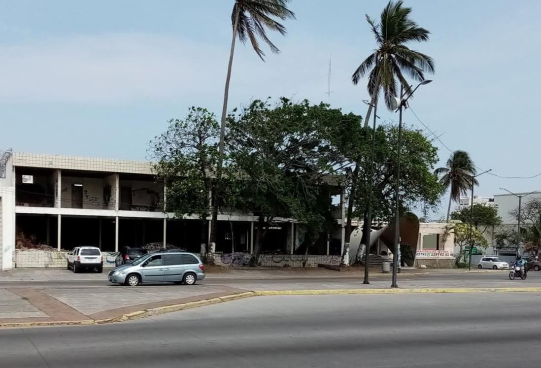 Alertan por edificio abandonado en la avenida Díaz Mirón de Veracruz