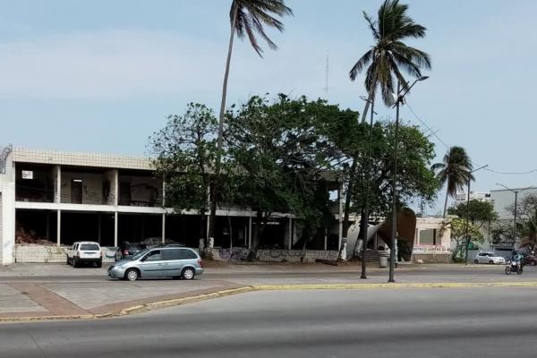 Alertan por edificio abandonado en la avenida Díaz Mirón de Veracruz