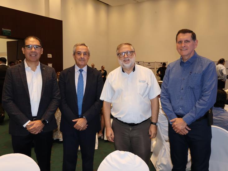 Coparmex Veracruz realiza desayuno mensual de abril