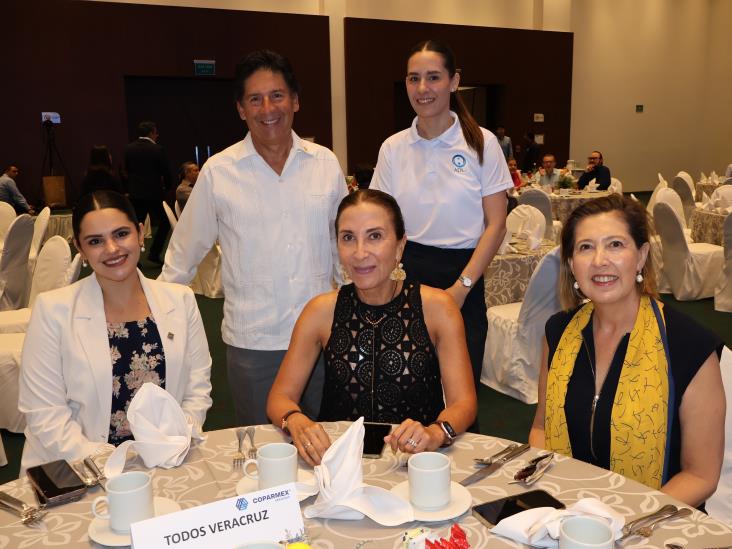 Coparmex Veracruz realiza desayuno mensual de abril