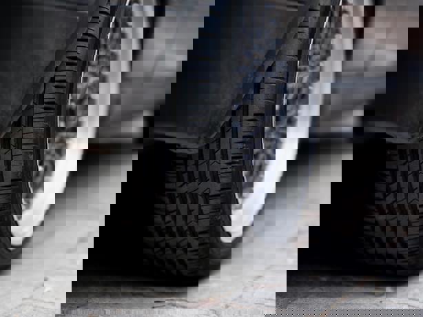 ¿Cómo saber si las llantas de mi auto ya necesitan ser cambiadas? Evita accidentes de tránsito