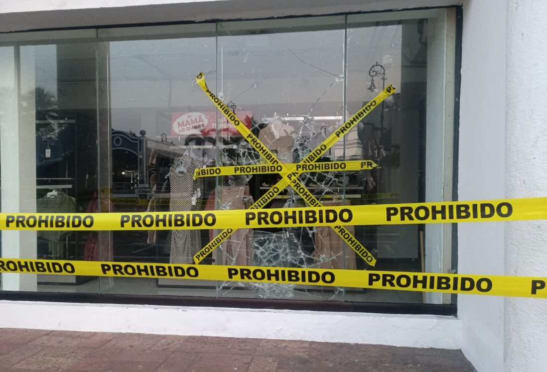 Vandalizan por cuarta vez la Tienda del Sol en Veracruz; rompen cristal sobre calle Rayón