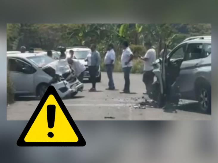 Dos heridos tras choque frontal en carretera estatal Tuzamapan- Jalcomulco