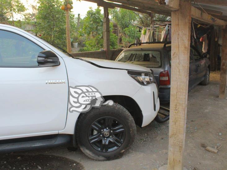 Nogales: por querer ganarle al tren, termina con todo y camioneta en el patio de una casa (+VIDEO)