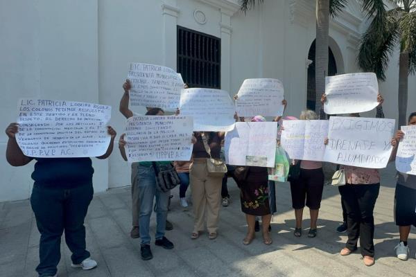 Por acumulación de basura vecinos de la Reserva 4 en Veracruz piden limpieza de terreno baldío | VIDEO