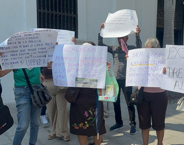Por acumulación de basura vecinos de la Reserva 4 en Veracruz piden limpieza de terreno baldío | VIDEO
